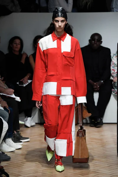 Look 10